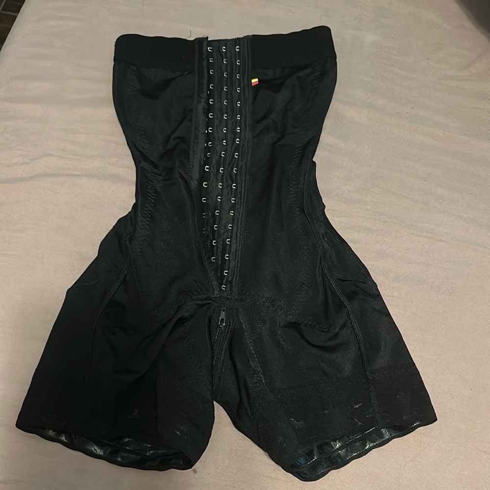 Black and Gray Strapless Shapewear with Firm Control - Picture 4 of 8